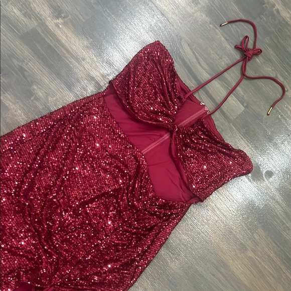 BLANC Elegant Sequin Gown - Picture 6 of 9